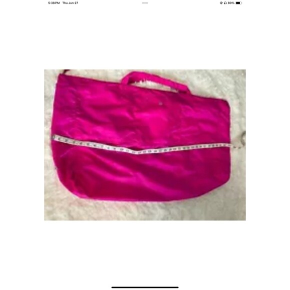 pink lululemon gym bag Everywhere Crossbody Belt 1L Buckle the bridge straps to draw in the top of the bag Lululemon Athletica Wet Dry Gym